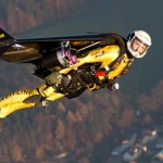 Volar es posible Yves Rossy “Jetman” nos lo demuestra